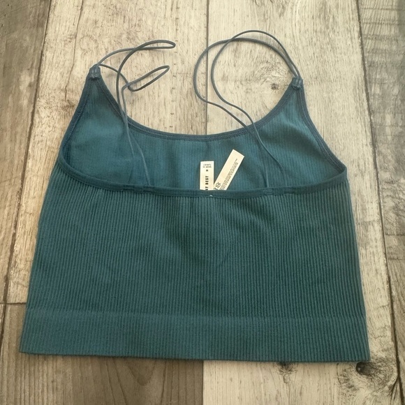 Aritzia Sunday Best Women's Crop Stretch Seamless Ribbed Tank Top Green … - Picture 4 of 7